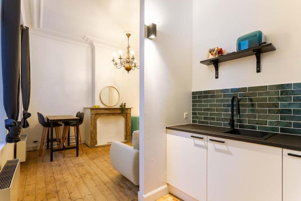 Blue Lagoon In The City Apartment Antwerpen Bagian luar foto